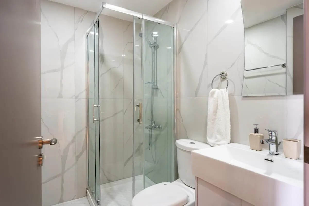 Sundrop - 1-Bedroom Apt W Terrace In Larnaca 0*,